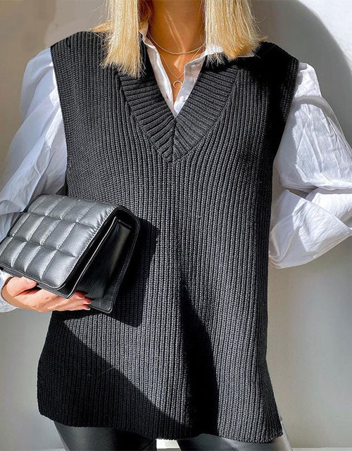 Load image into Gallery viewer, V-neck Knitted Sleeveless Vest